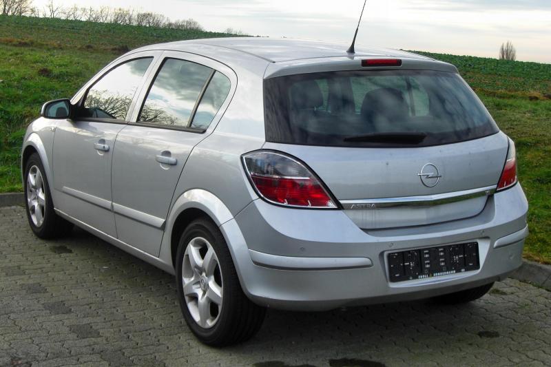 Opel_Astra_H_(Facelift,_2007–2009)_rear_MJ.JPG