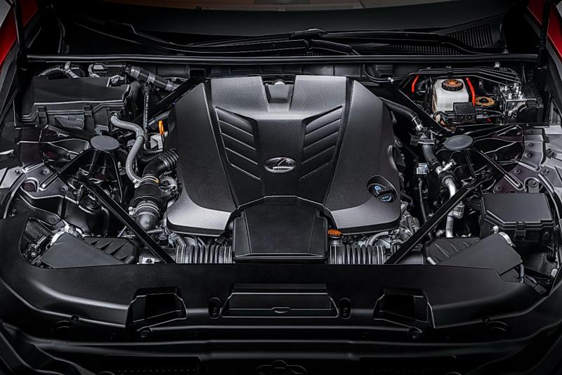 Lexus LC500 Mechanics V8 motor.jpg