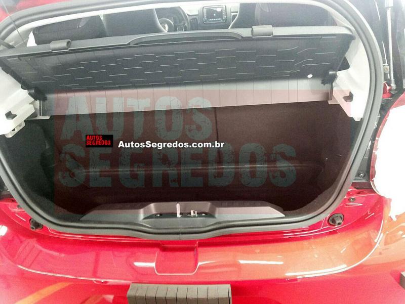 interior_fiat_mobi_2017_3.jpg