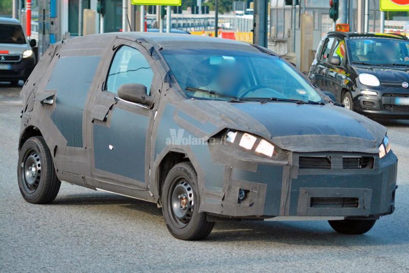 fiat-punto-spy-2017_2 (1) - Copia.jpg