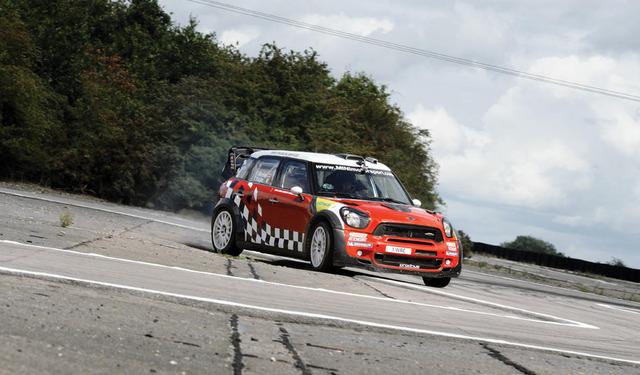 C__Data_Users_DefApps_AppData_INTERNETEXPLORER_Temp_Saved Images_Mini-Countryman-WRC_horizontal_lancio_sezione_grande_doppio.jpg