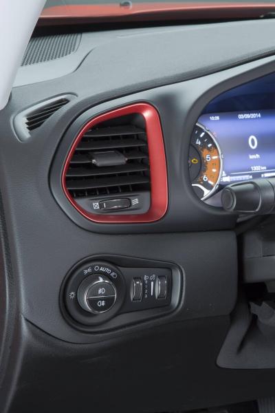 28_Renegade_Trailhawk (FILEminimizer).jpg