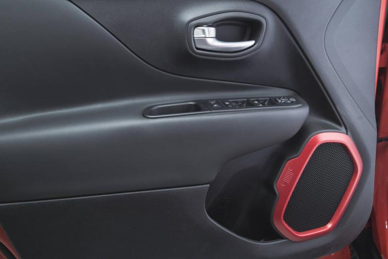 46_Renegade_Trailhawk (FILEminimizer).jpg