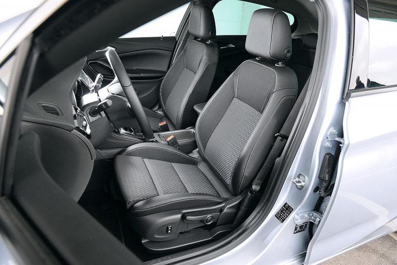 Opel-Astra-1200x800-1fd63ed30189b82b.jpg