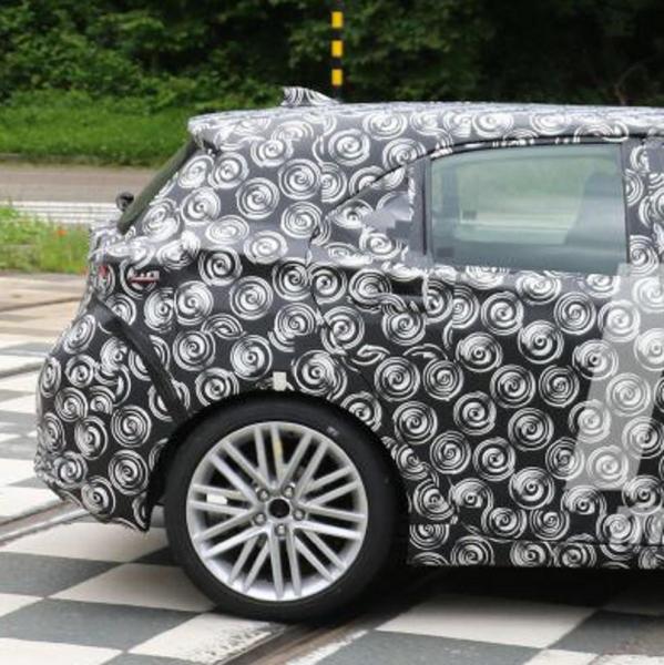 toyota-auris-2017-201628698_4 (1).jpg