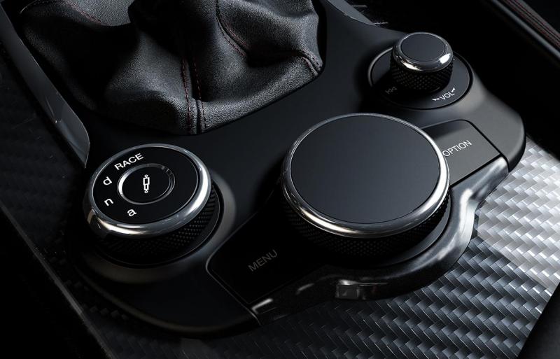 Nuova-Alfa-Romeo-Giulia-Quadrifoglio-interni-4.jpg