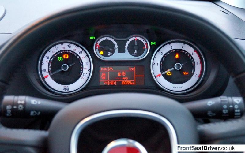 Fiat-500L-2014-Instrument-Panel-Phil-Huff-FrontSeatDriver_co__uk_.jpg