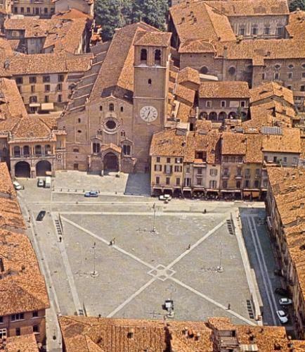 piazza della vittoria si affacciano su questa splendida piazza ___.jpg