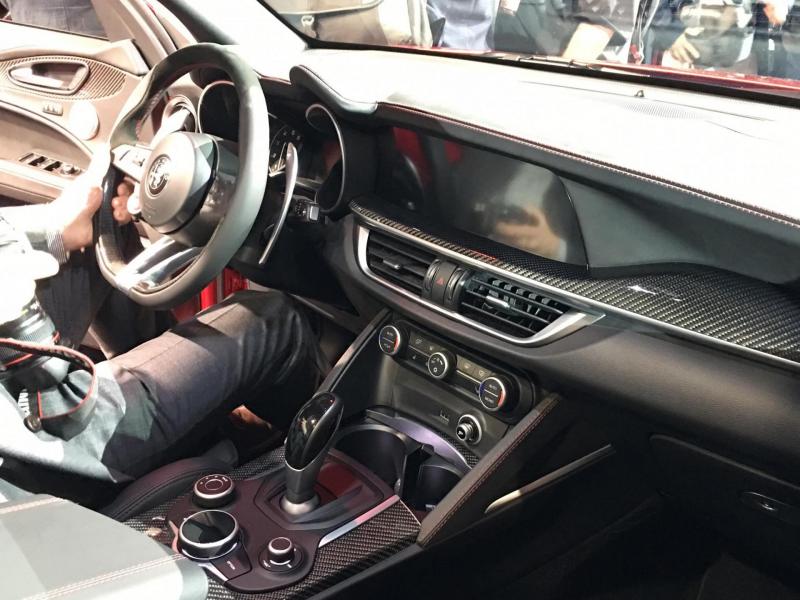 Alfa-Romeo-Stelvio-Quadrifoglio-foto-live-11.jpg