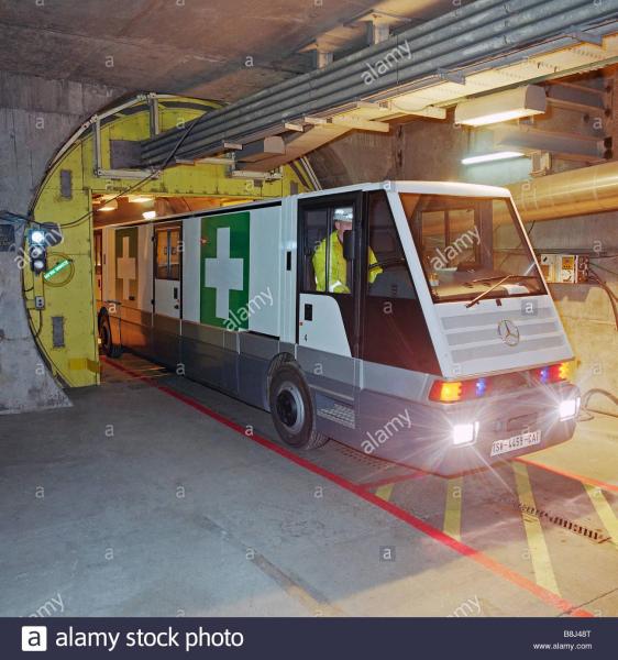 an-stts-ambulance-vehicle-specially-designed-for-the-channel-tunnel-B8J48T.thumb.jpg.d9517a3813acf1d4a4d2049808498873.jpg