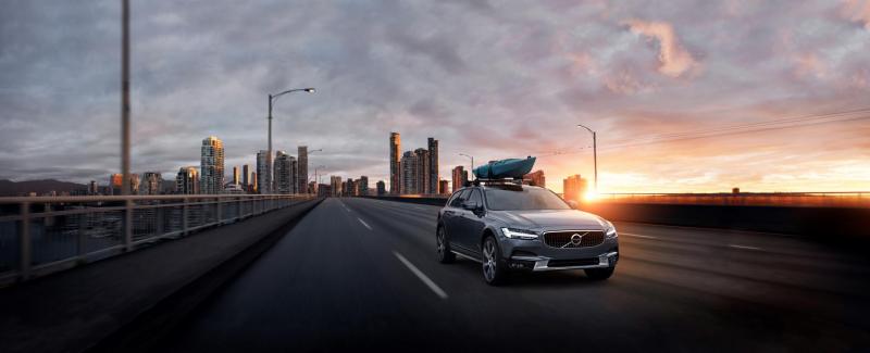 203044_Volvo_V90_Cross_Country.jpg