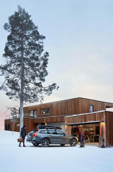 203048_Volvo_V90_Cross_Country.jpg