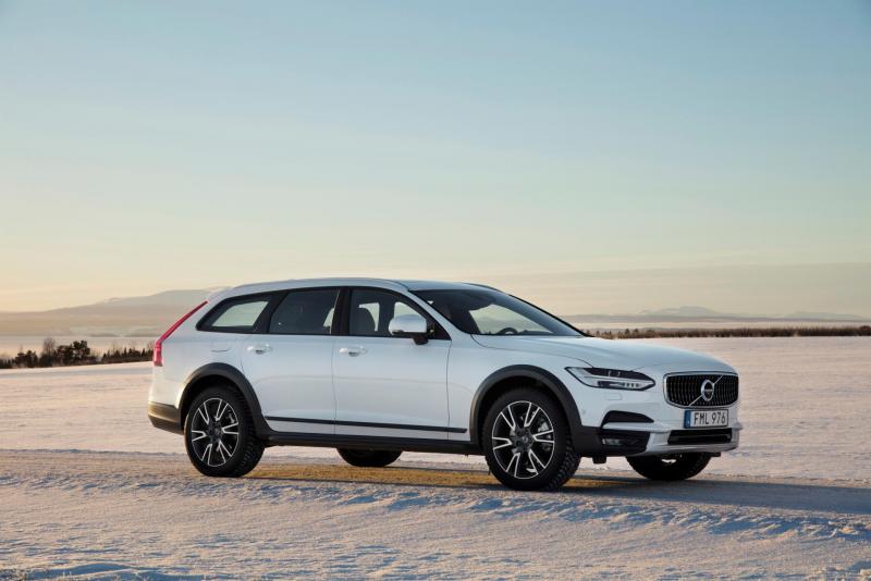 203099_Volvo_V90_Cross_Country.jpg