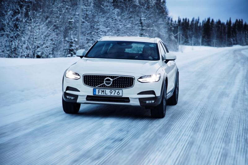 203103_Volvo_V90_Cross_Country.jpg