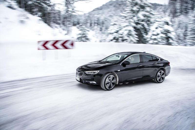 Opel-Insignia-Grand-Sport-4x4-304912 (1).jpg