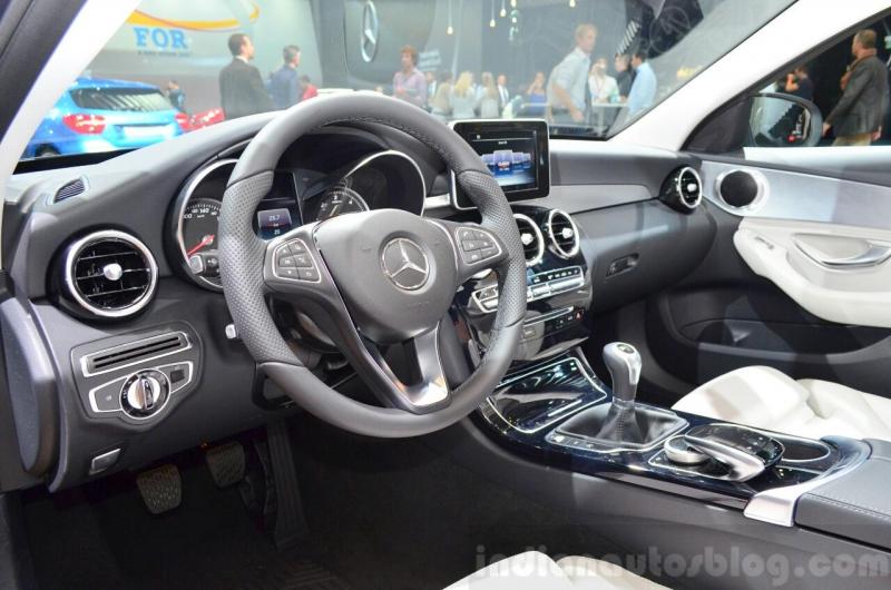 2015-Mercedes-C-Class-dashboard-at-the-2014-Paris-Motor-Show..jpg