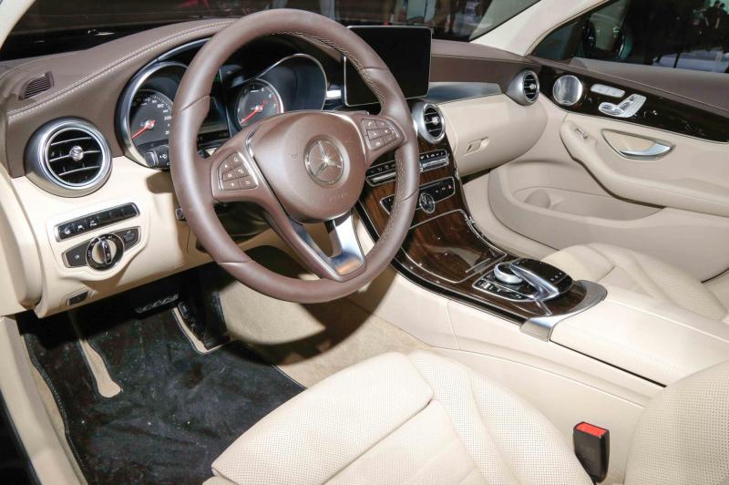 2016-Mercedes-Benz-C350-Plug-In-Hybrid-interior.thumb.jpg.72209f25373a78876f7f21adfd2b345a.jpg