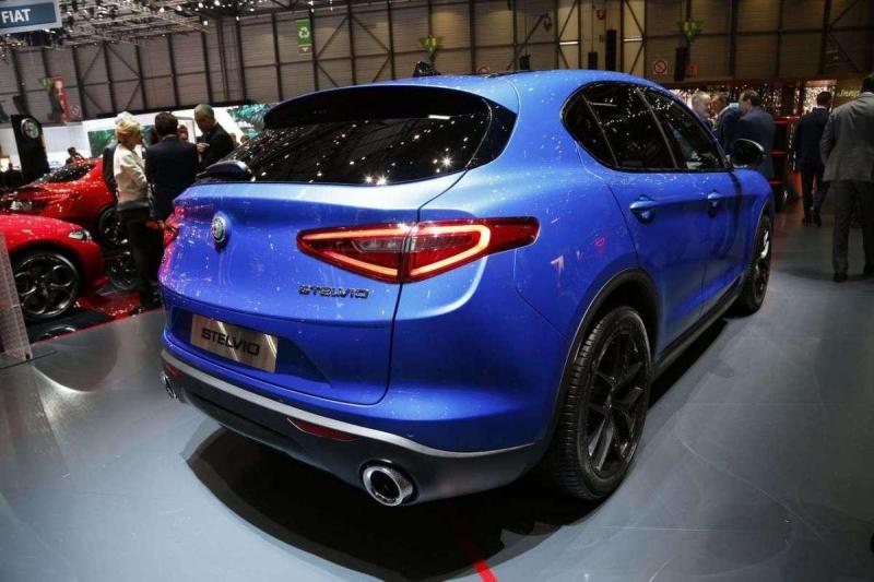 alfa-romeo-stelvio-blu-misano.jpg
