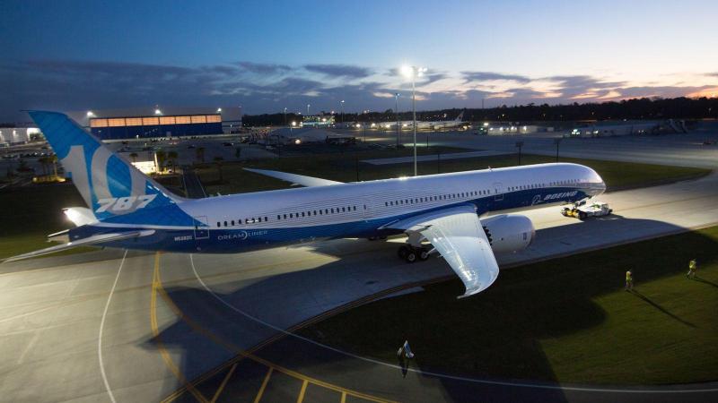 boeing-787-10-rollout.jpg