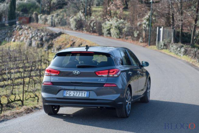 hyundai-i30-2017-02.jpg.5c5c9e08499408371793e2edbf75f82f.jpg