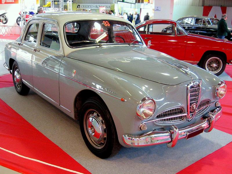 1200px-Alfa_Romeo_1900_berlina_(front_view).thumb.jpg.b3e32dfca09a5ef794d9ae33f031aad7.jpg