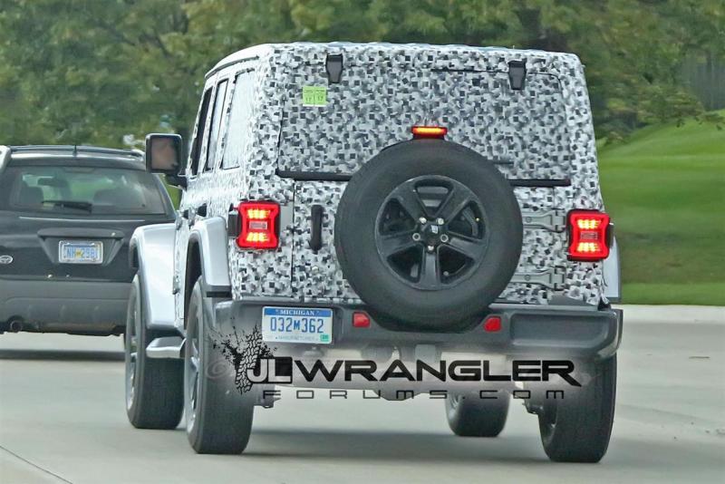 2018-JL-Wrangler-Uncovered-JLWRANGLERFORUMS-24.thumb.jpg.d80f67e88f7e2e983ebb5d65d1e527de.jpg