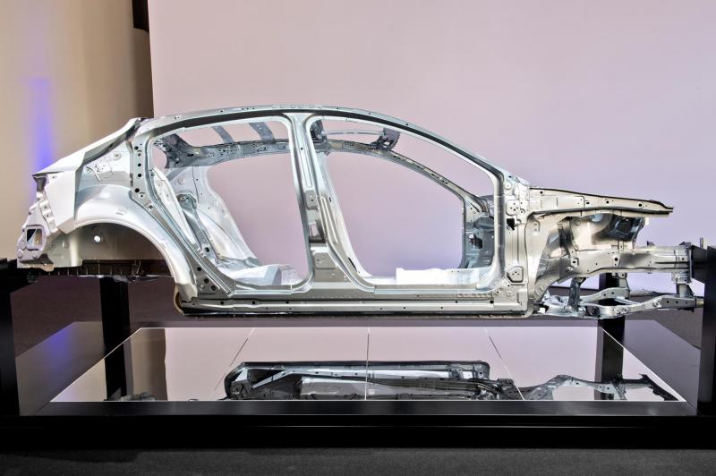 2019-Mazda3-prototype-with-Skyactiv-X-tech-body-00.jpg