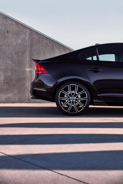 213014_Volvo_S60_Onyx_Black.jpg