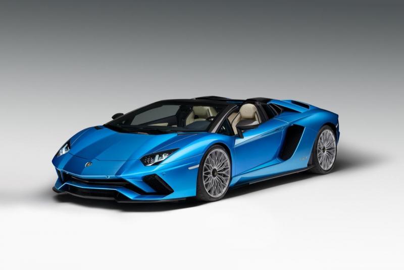 Lamborghini Aventador S Roadster 2017 (1).jpg