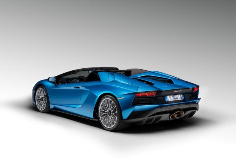 Lamborghini Aventador S Roadster 2017 (11).jpg