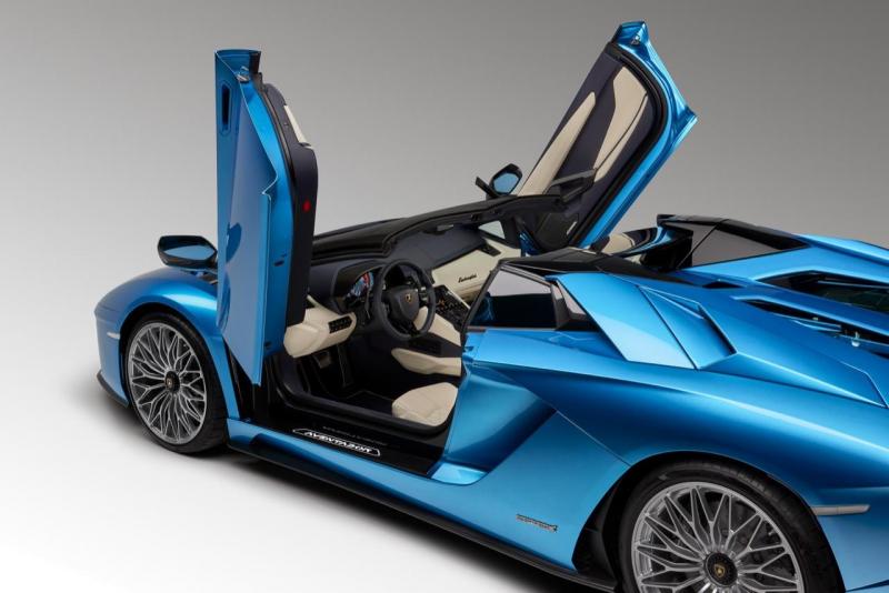 Lamborghini Aventador S Roadster 2017 (5).jpg