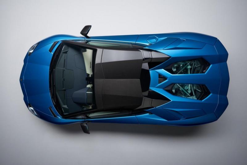 Lamborghini Aventador S Roadster 2017 (4).jpg