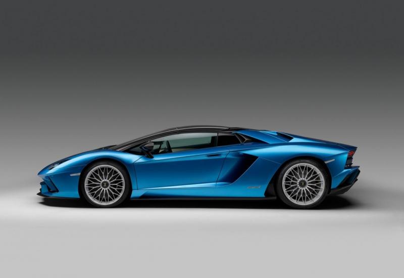Lamborghini Aventador S Roadster 2017 (3).jpg