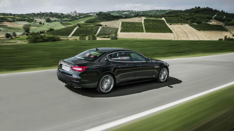 Maserati-Quattroporte-18-exterior-driving.jpg