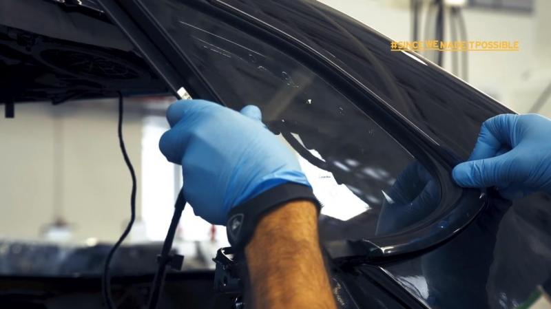2018-lamborghini-urus-partially-revealed-on-the-assembly-line_11.jpg