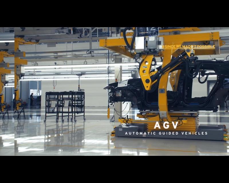 2018-lamborghini-urus-partially-revealed-on-the-assembly-line_6.jpg