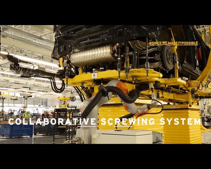 2018-lamborghini-urus-partially-revealed-on-the-assembly-line_9.jpg