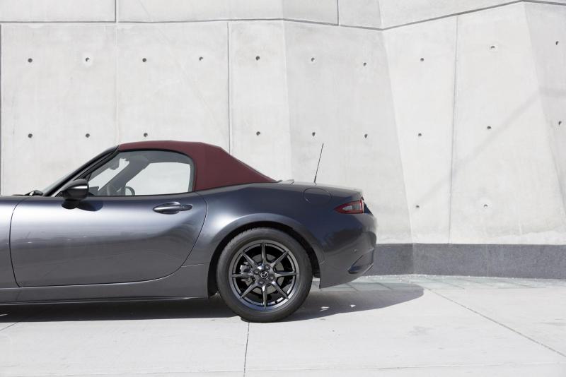 2018-mazda-mx5-miata-roadster-jdm-04_Mazda_Roadster_RedTop_JP_2017_cherryredroof_SIDE.thumb.jpg.c680ecad3b993607ccb74a4ade6bea14.jpg