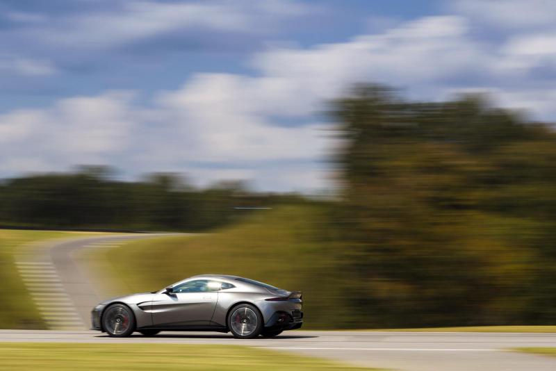 AstonMartin_Vantage_28.jpg