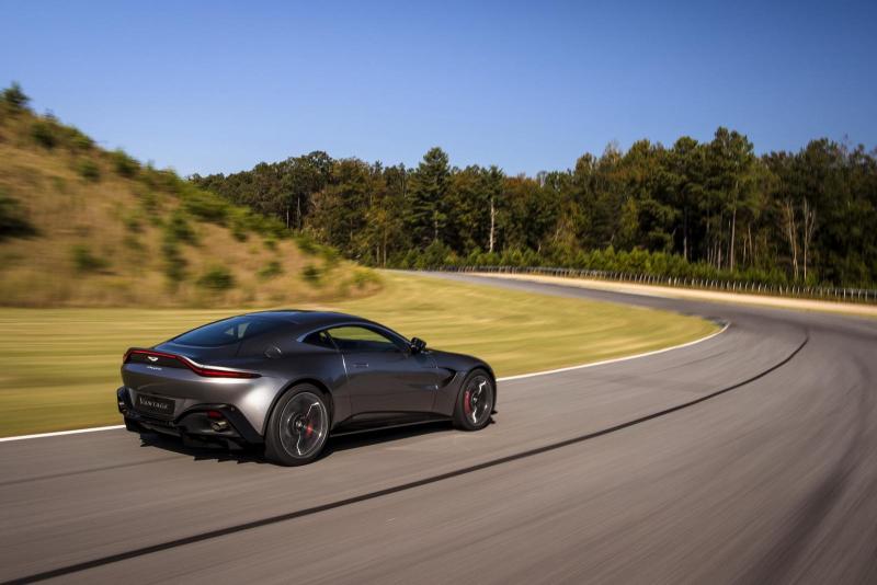 AstonMartin_Vantage_30.jpg