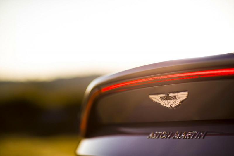 AstonMartin_Vantage_34.jpg