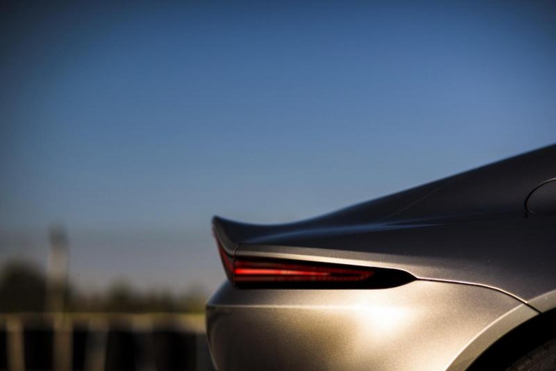 AstonMartin_Vantage_35.jpg