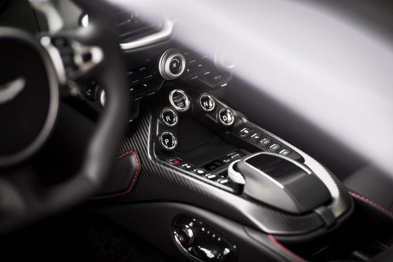 AstonMartin_Vantage_37.jpg