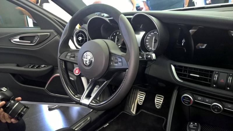 Alfa-Romeo-Giulia-QV-interior-2.jpg