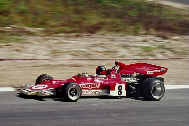 1200px-1971_Emerson_Fittipaldi,_Lotus_72_(kl).JPG