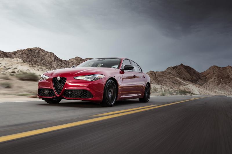 AR-NeroEdizione-Giulia-Stelvio-03.jpg