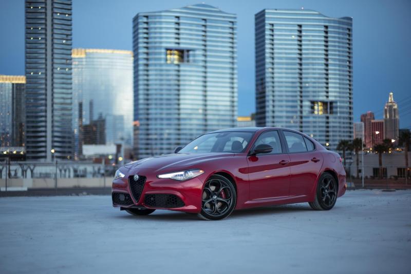 AR-NeroEdizione-Giulia-Stelvio-04.jpg