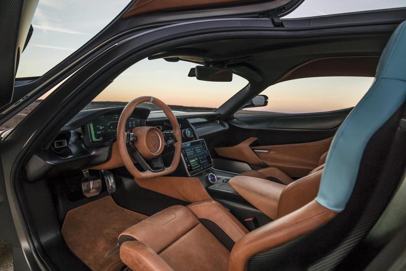 C_TWO_static_interior_01.jpg