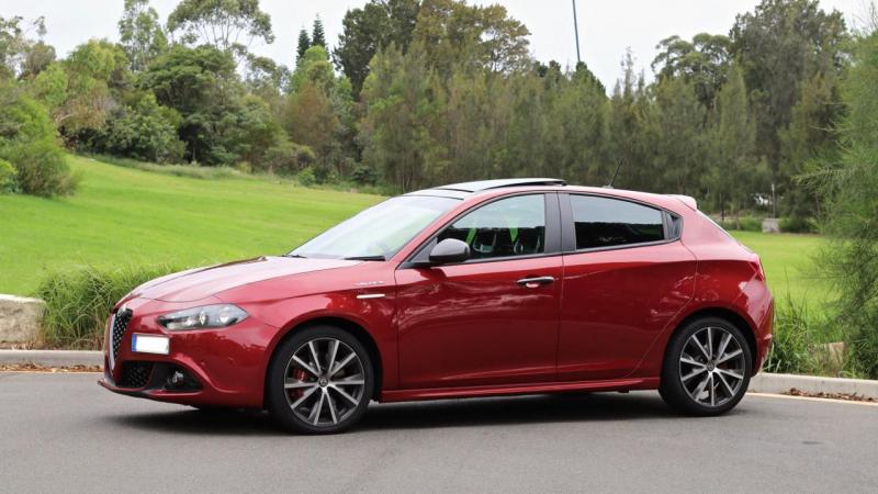 2017-Alfa-Romeo-Giulietta-Veloce-Alfa-Red.thumb.jpg.3747c0ac99bc638815acbc1775178b86.jpg