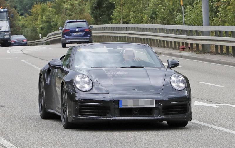 2020-porsche-911-turbo-cabriolet-spotted-with-top-down-looks-production-ready_1.jpg